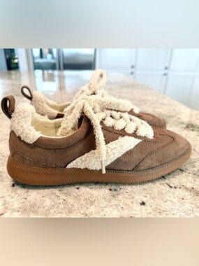 Coconuts by Matisse "Wylder" Taupe Sneakers with Cream Sherpa NWOT